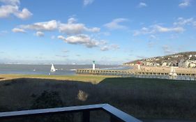 Au petit port de Deauville - studio avec vue mer